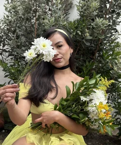 EmiGomez_ 🌹 A rose, a look, and pleasure awakens Bilde 3