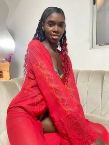 bonieklent: sit with me my love ( 3 фото)