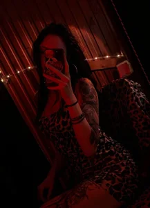A dark and alluring vibe de Alluring_Silk  9 Imagens