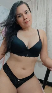 carlajames_: Public ( 5 фото)