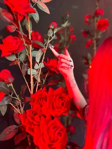 Dark_Lucious kullanıcısının Me in roses albümü -  4 fotoğraf