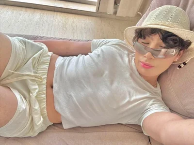 I have a lot of clothes on, you take them off 🫣 od AdamDayt  2 snímek