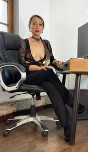 alexia_james_ Alexa's Office Pic 3