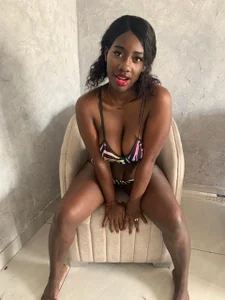 Manurousee YOUR GODDESS Foto 2