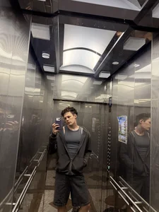 Hot_Adam_ Public  5. fénykép
