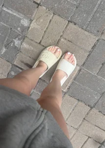 ekateridze Good morning) I'm going to the store today wearing mismatched slippers haha Pic 2