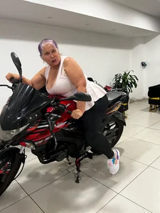 girl_amada Do you want to see how I start your engine? Foto 3