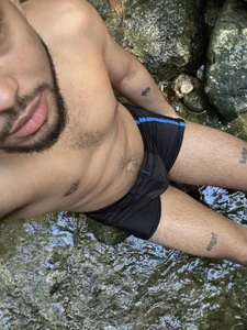 AlanDaviss Hairy body in the river  7. fénykép