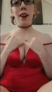 SaraDesirexo My pussy's wet. My body's shaking. Watch me play until I can't take it anymore. 💦 Immagine 