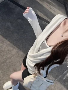 Xiaoyi_ Public Pic