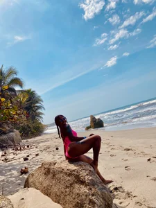 kelly_thomson Beach, sand, sun☀️ 圖片 2