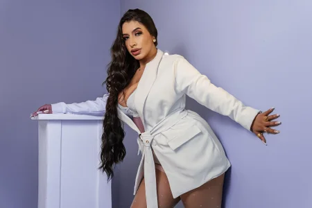 LeahLombardi_ Wonderful Woman Pic 2