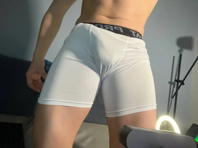 bulge in tights ;) od AlanReckless  snímek