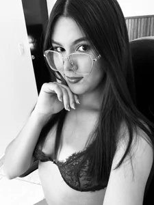 My look is for you 👀💗 de CLARA_WARD1  3 Imagens