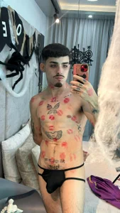 kiss all my body 💋 de NikoStone_  3 photos