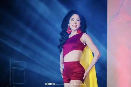 YourTSLovelyのGirl on Fireの枚の写真