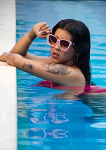 BrithanyParker_ Pool and sensuality 💋 Poză 3