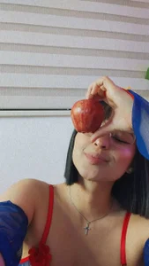 SoySaraa Snow white🍎❤️  4টি ছবি