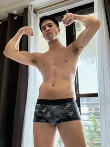 SebastianReiss Bulge, thighs, flex and thighs Pic 3