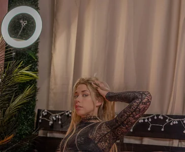 webpetite Luxury Blonde Immagine  4