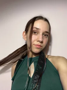 PetraHambelton Jade glow 💚 Pic 3