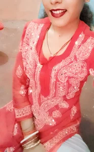 9t_Ananya Public Pic 4