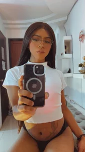 Vicky_HottmanのPlayful & Sexyの枚の写真