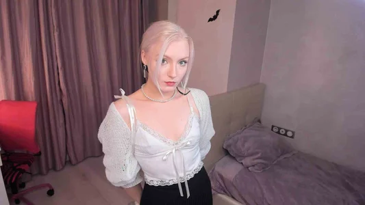 MonaCusson Public Pic 2