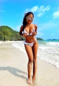 asian_squirt69のBEACH DAY 2の枚の写真