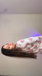 LilyGarcia Public Gambar