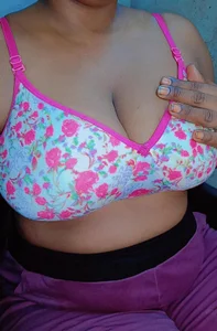 Hotty_Nishaa Public Pic 4