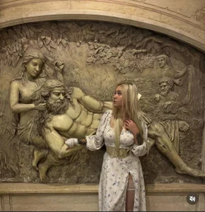 LuxureMia Public Foto 4