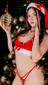 SofiJones_ Christmas my favorite time 🎉🔥 Bilde