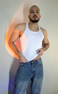 HenryBenso Between light and fire Foto