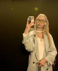 Eva_MiuMiu Public Pic 5