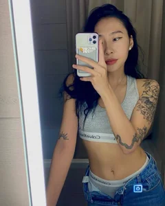 MarianelaLugar Many outfits, I can be different Pic 5