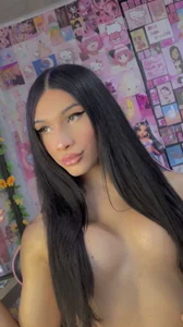 AmberOnassis straigh hair Pic