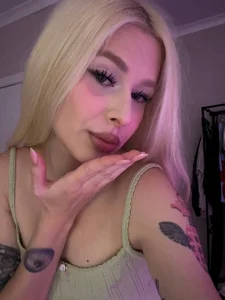 elli_leilla a kiss for u Pic