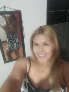 akamilasweetcm101 Public Pic 4