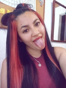 samm_curvy Public Pic 2