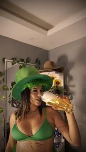 zoey-fox Saint Patrick’s day for you 😚💰🌈 Pic