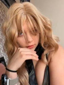 MadalynNosel Kiss Kiss Pic 2
