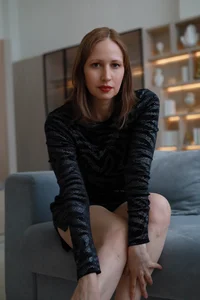 Elizabeth_Andersonn Serious lady  3টি ছবি