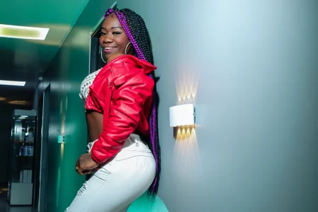 Charllotte_Brown Public Pic 3