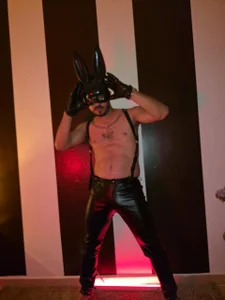 samuelcoopeer leather badbunny 😈🐰 Foto 4