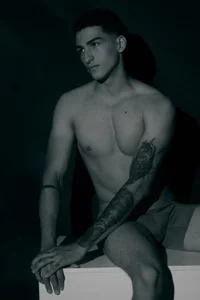 Goldendesirexx__ Black and white Pic 3