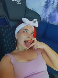 MarcelineChi to be honest, these photos are previews of the paid album "the neighbor wanted to play" Pic 4