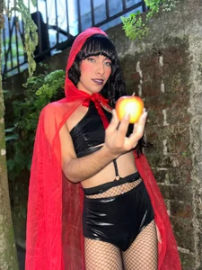 TiffValentinee_ Little Red Riding Hood Immagine 