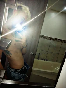 In_my_room_anything_goes cool axel Immagine 