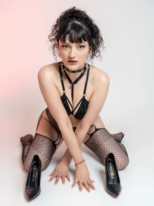 JeanneSabatier Too Hot to Resist 🖤 Bilde 3